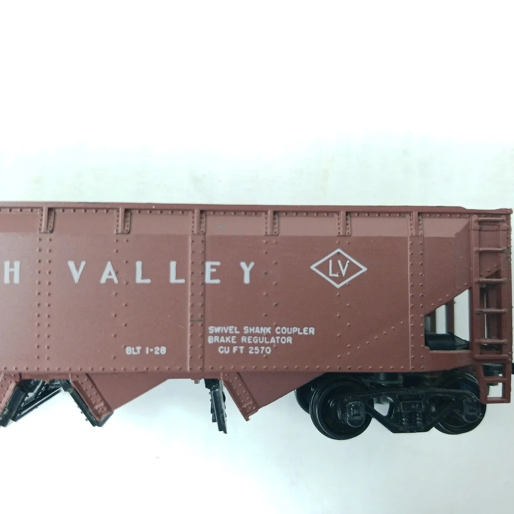 Lehigh Valley LV 4127 HO Scale Triple Hopper Rail Car Brown Vintage Style